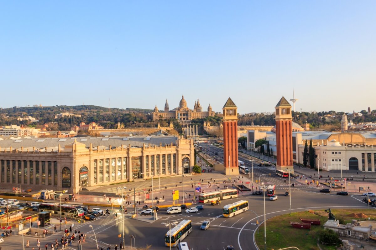 Barcelona une história, modernidade e paisagens deslumbrantes que conquistam os turistas (Imagem: Olha Solodenko | Shutterstock) 
