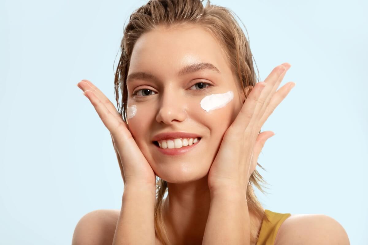 Cuidados simples ajudam a deixar a pele mais bonita para o verão (Imagem: Denis_Komarov | Shutterstock)