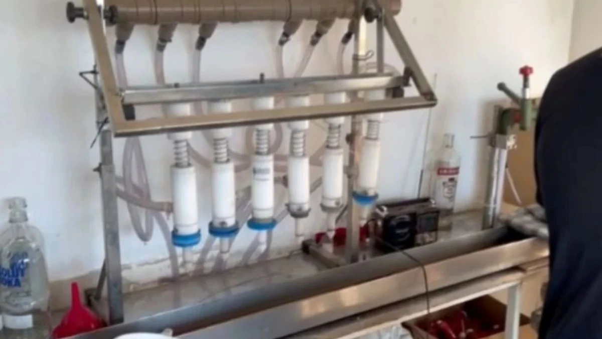 Fábrica onde bebidas alcoólicas eram adulteradas em SP