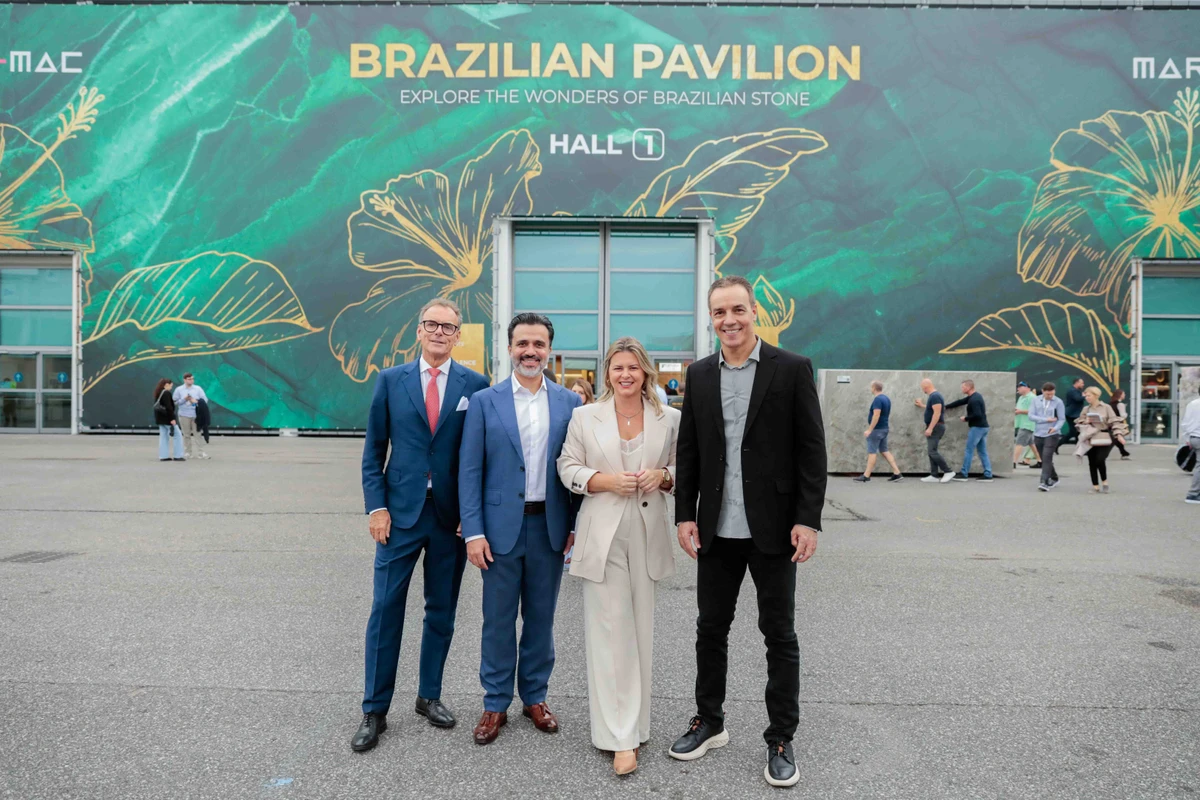 Flavia Milaneze, CEO
da Milanez & Milaneze, na feira Marmomac, em Verona, na Itália, a maior
do mundo no segmento de rochas naturais