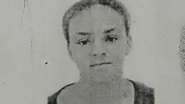 Mulher de 29 anos foi encontrada morta no banheiro de casa; suspeito de 26 anos alegou legítima defesa ao ser detido pela Polícia Militar