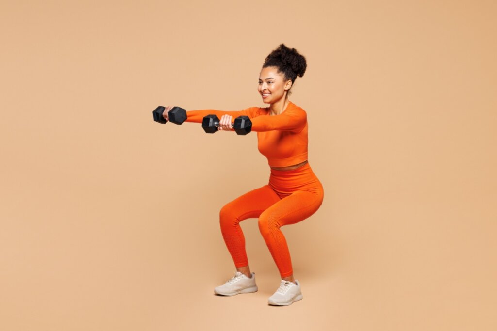 Praticar exercícios físicos regularmente ajuda na redução da ansiedade durante a preparação para o Enem (Imagem: cap ViDI Studio | Shutterstock)