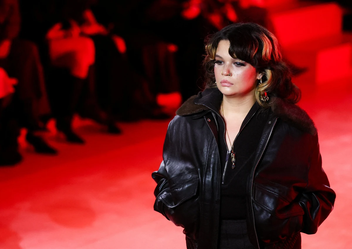 Lola Young cancela show no Lollapalooza Brasil