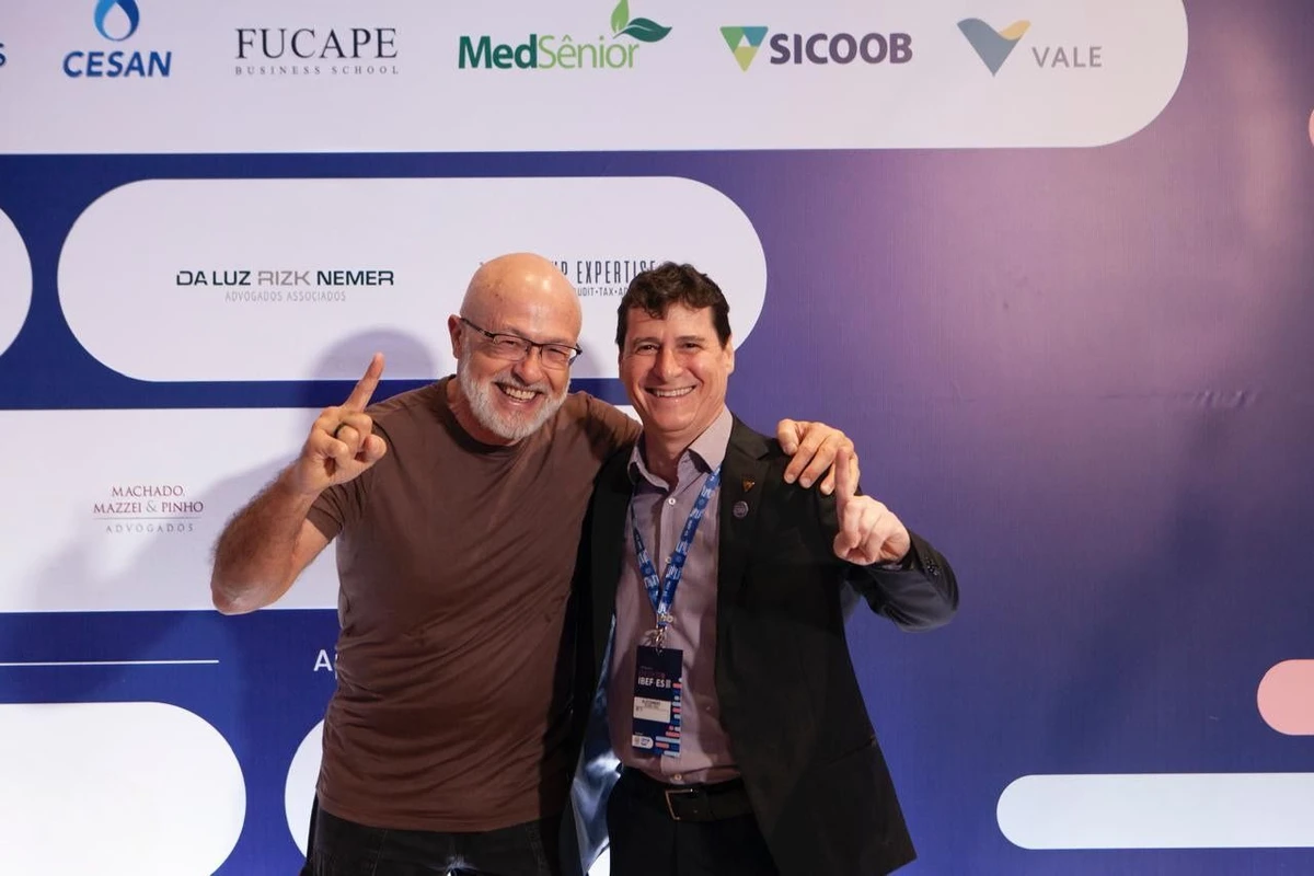 Silvio Meira e o presidente do Ibef-ES Alecsandro Casassi: aula magna em Vitória