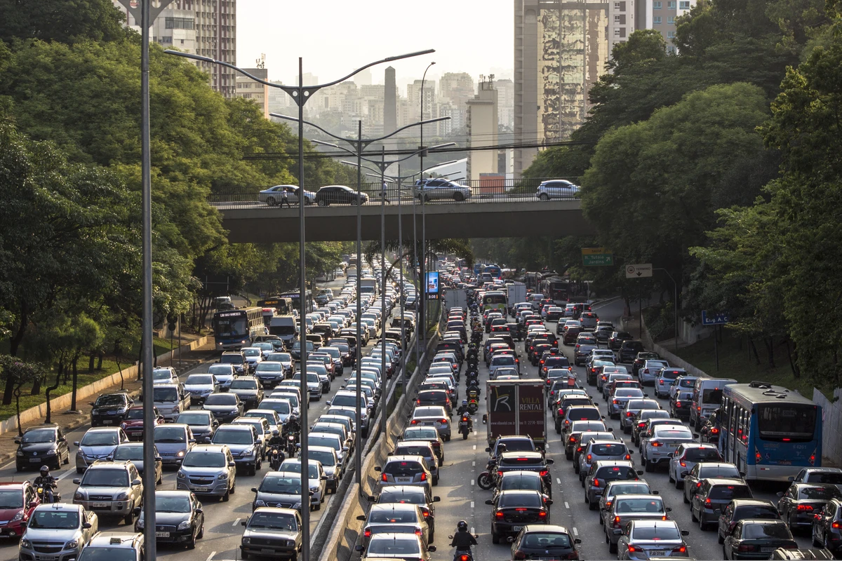 Trânsito intenso em São Paulo.