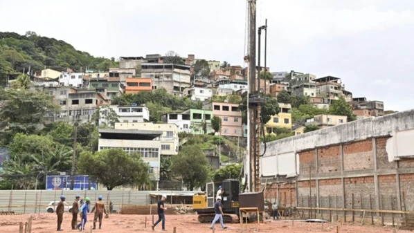 Expectativa é de que a unidade, prevista para ser entregue em setembro de 2026, tenha 36 leitos e capacidade para atender até 345 mil pacientes por ano