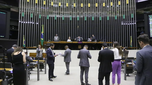 Proposta que será protocolada na Câmara obriga preenchimento de ao menos metade das funções com servidores efetivos