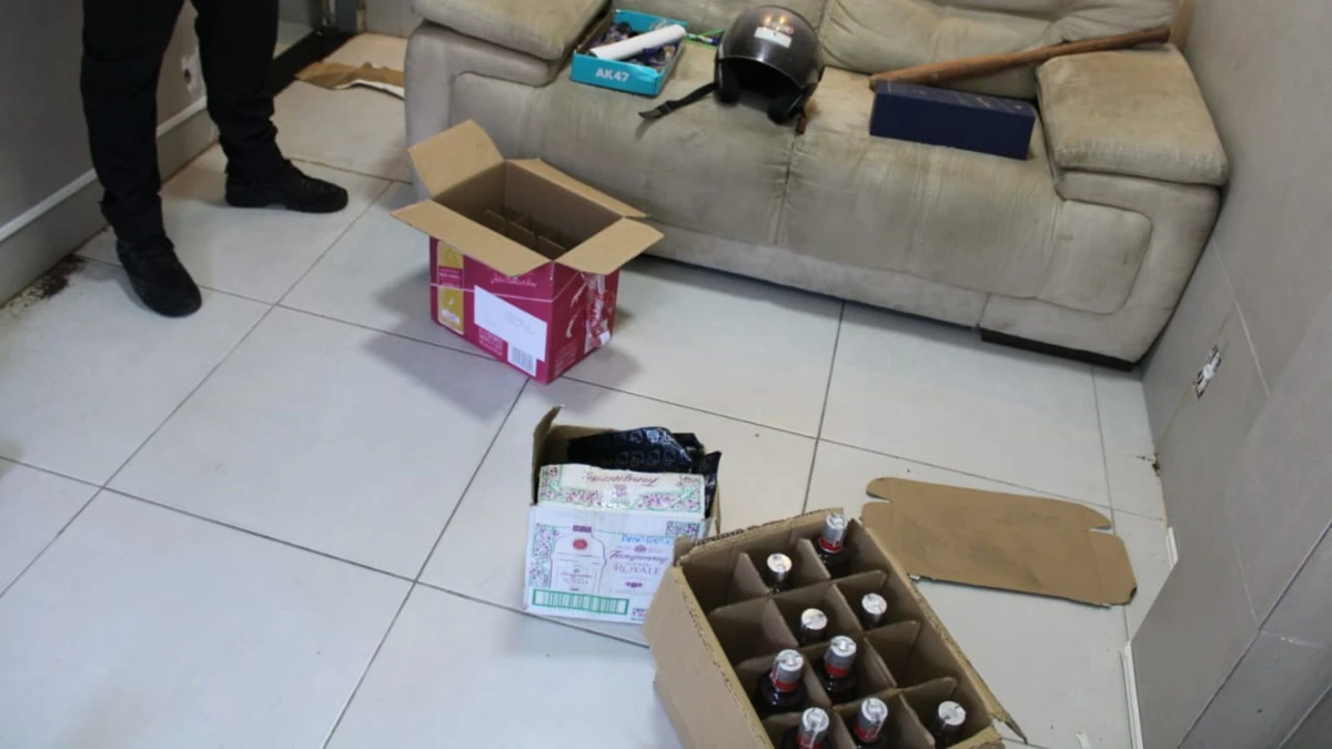 Depósito que vendia bebidas falsificadas pela internet é flagrado no Sul do ES por Divulgação/Polícia Civil