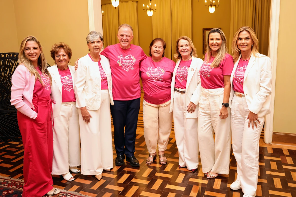 Diretoria da Afecc e o governador Renato Casagrande e a primeira-dama Virginia Casagrande