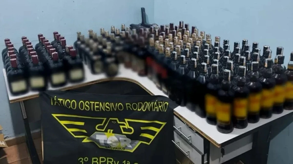Garrafas falsificadas de uísque apreendidas em SP