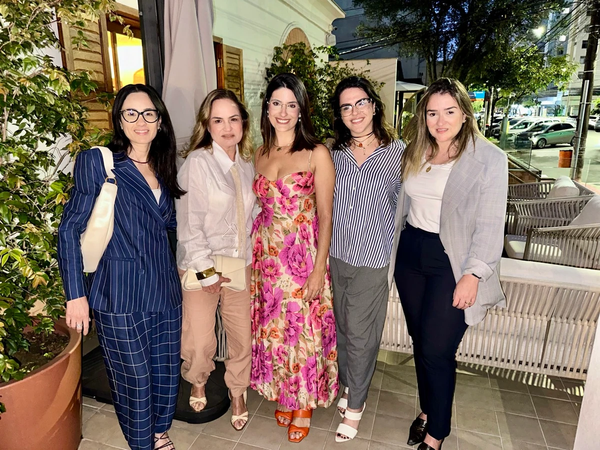 Rosalie Torrelio, Raquel Melo, Ana Luiza Azevedo, Carol Delmaestro, Vivien Tavares