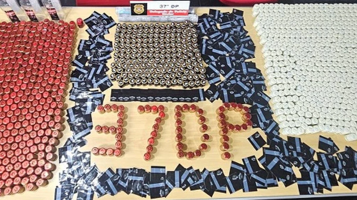 Tampas e lacres apreendidos pela Polícia Civil na casa dos irmãos investigados