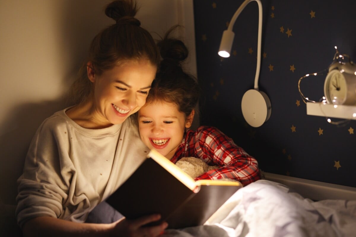 Os livros são uma ótima opção de presente para as crianças (Imagem: Evgeny Atamanenko | Shutterstock) 