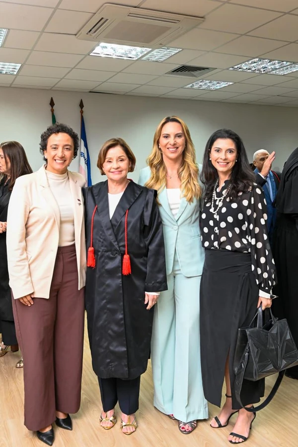 Érica Neves,  Janete Vargas Simões, Cris Samorini e Maria Clara Mendonça Perim 
