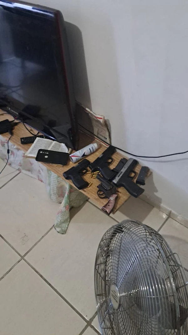 Operação Carapebus, na Serra, mira suspeitos de ataques a ônibus e tiroteios por Divulgação | Polícia Civil