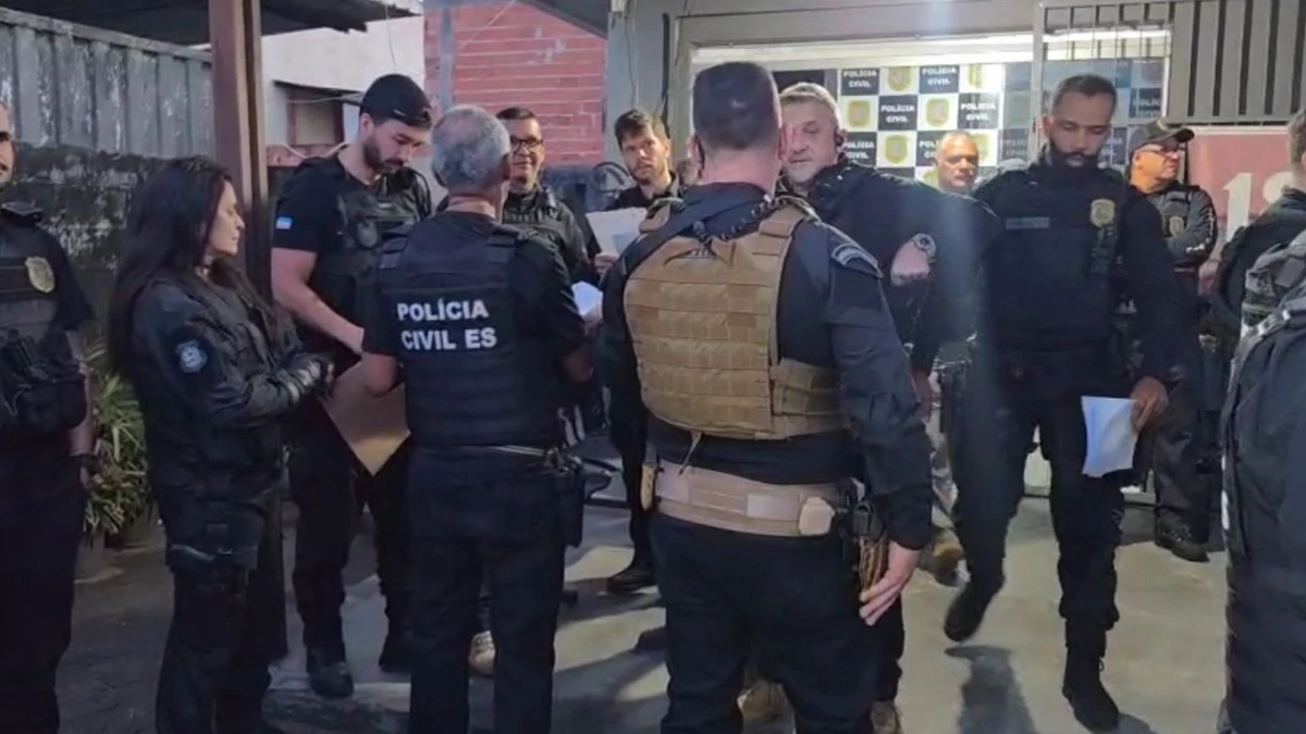 Operação Carapebus, na Serra, mira suspeitos de ataques a ônibus e tiroteios por Divulgação | Polícia Civil