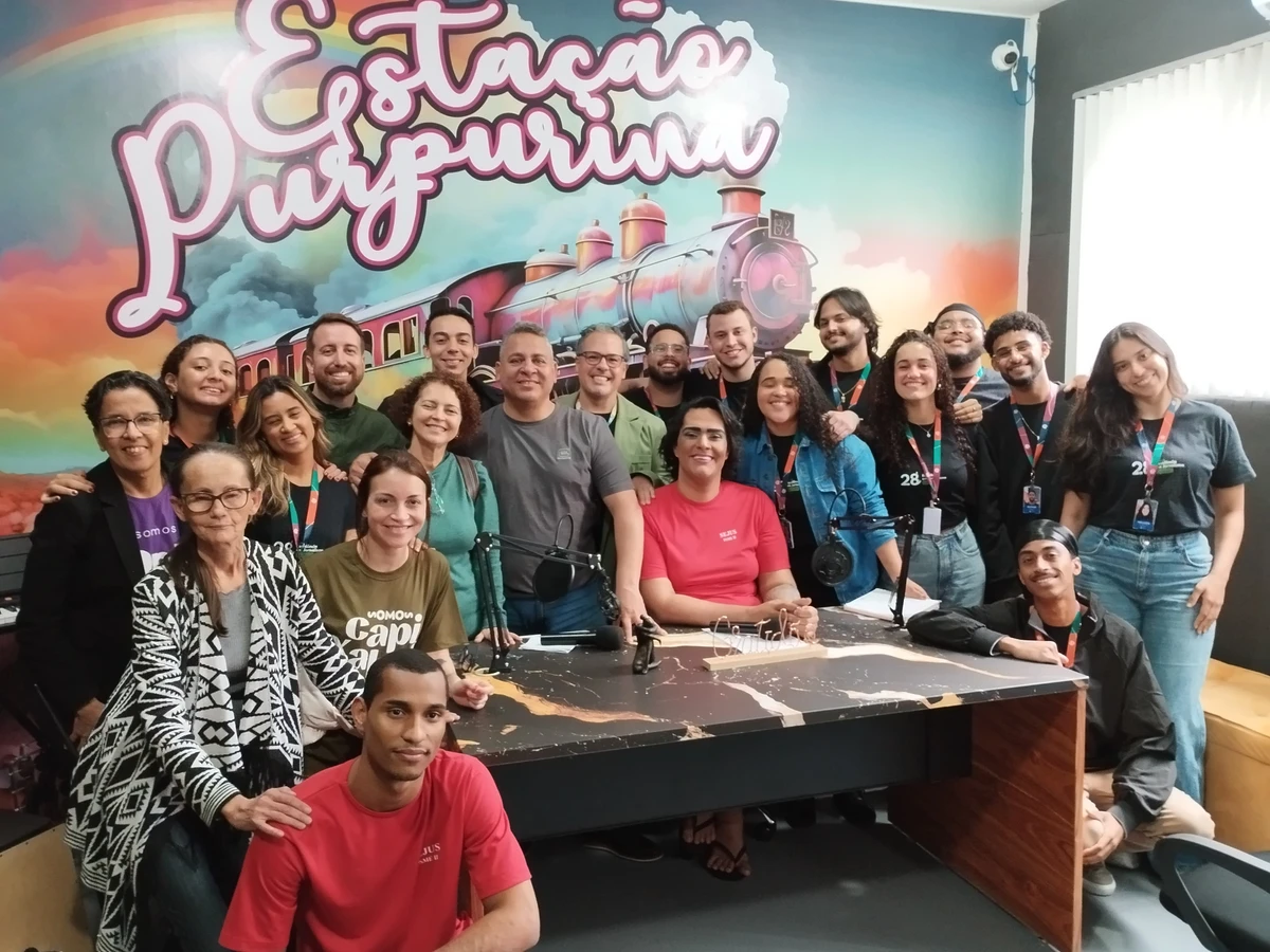 Residentes na Estação Purpurina, rádio interna no Complexo Penitenciário de Viana