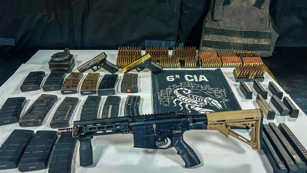 Material estava escondido no porão da residência, em uma das principais ruas do Bairro da Penha