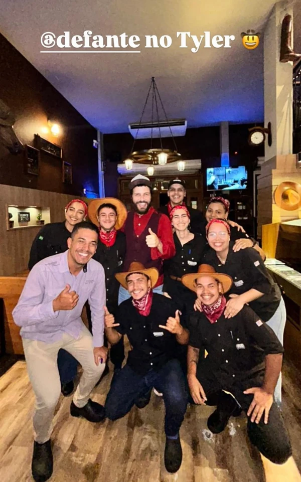 Diogo Defante em restaurante em Cariacica