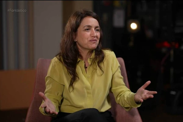 Manuela Dias durante entrevista ao Fantástico