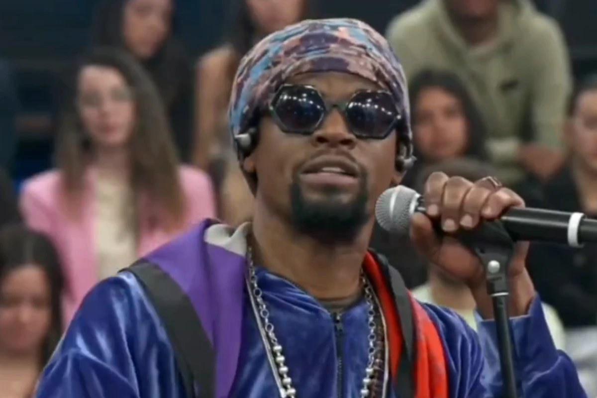 Toni Garrido explica mudança em letra de 'Girassol' 