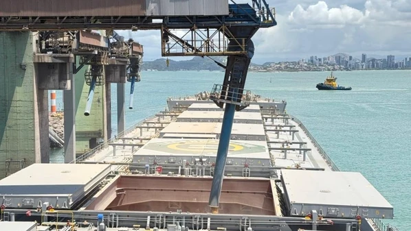 Grão chegou ao Estado vindo de Minas Gerais e foi enviado ao mercado chinês em um dos maiores navios cargueiros que operam nos portos capixabas