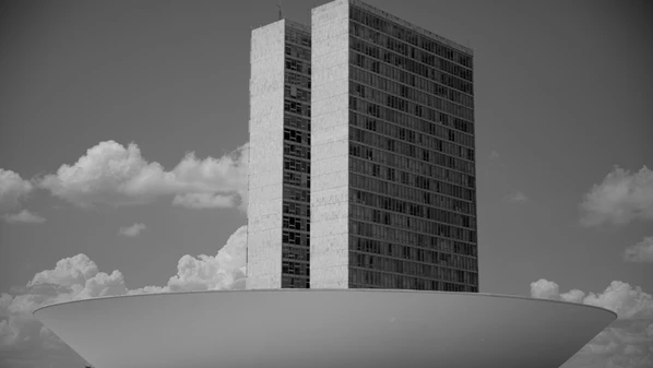 Modernizar e cortar gastos do Estado brasileiro é algo que deve ser tratado como prioridade em busca da desejada responsabilidade fiscal e de tornar os órgãos públicos mais eficientes