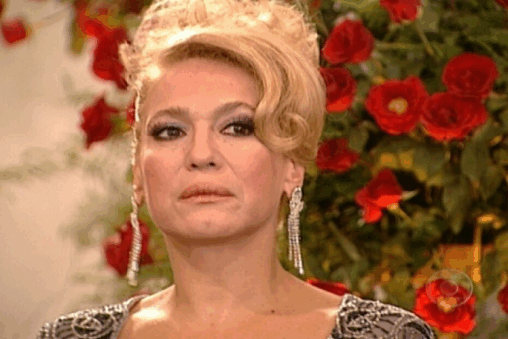 Em “Por Amor”, Branca Letícia mostrava que a maldade também pode vir com classe e silêncio (Imagem: Reprodução digital | TV Globo)