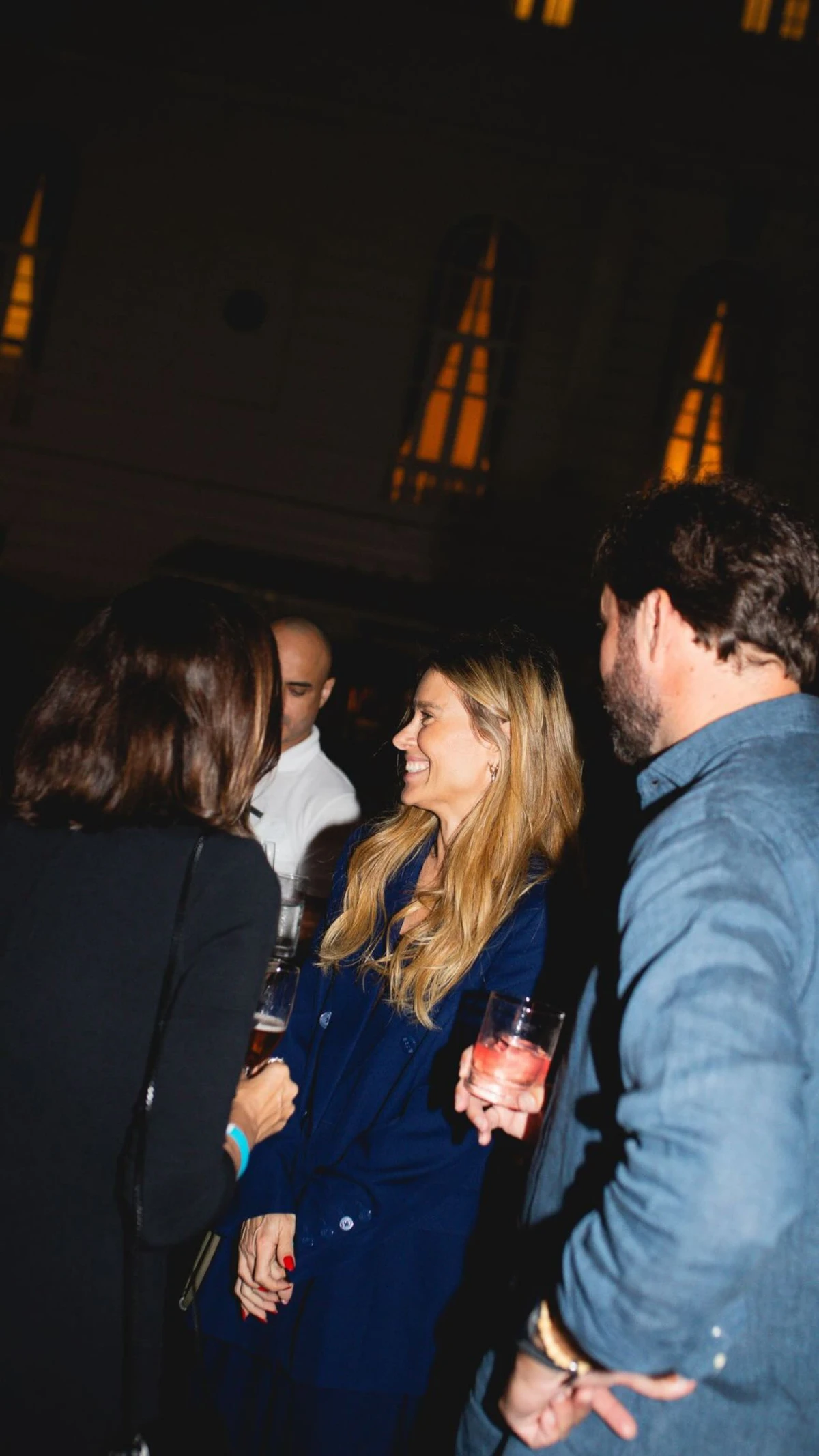 Elenco de 'Vale Tudo' se reúne para ver capítulo da morte de Odete Roitman por Reprodução/Instagram/@belmondcopacabanapalace