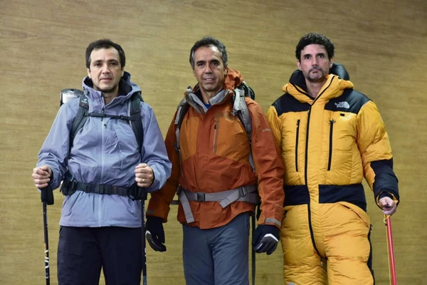 Giuliano Martins, Cesar Saad e Juarez Soares, respectivamente, formaram a primeira expedição genuinamente capixaba rumo ao Everest 