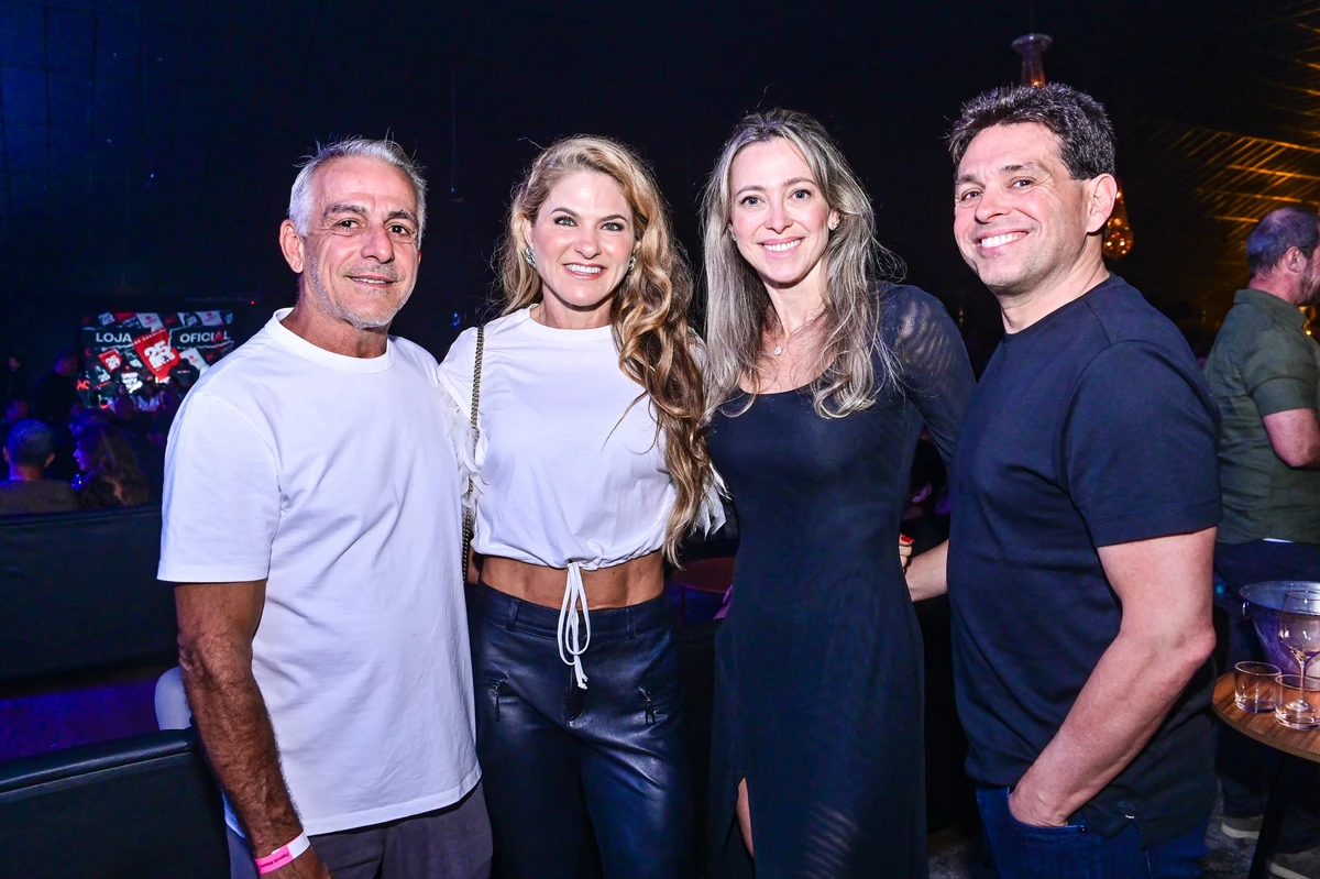 Sandro Pirão e Roberta Tápias, Carol e Leo Cavalcante