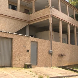 Vítima relatou que conheceu suspeito no sábado (4), foi para a casa dele e depois ele a impediu de ir embora; ela relatou ter sofrido violência sexual e doméstica e foi resgatada na terça-feira (7)