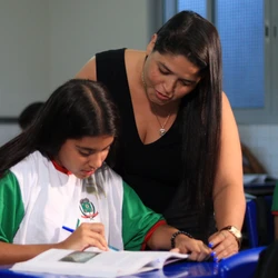 Câmara Municipal aprovou proposta da prefeitura, que prevê aumentos proporcionais à formação do educador; salário pode chegar a R$ 10,4 mil, o maior do ES para a categoria