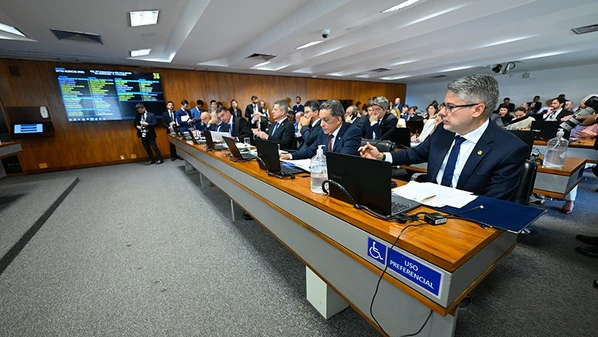 Pela proposta encaminhada à Câmara, o tempo máximo de internação passa de três para cinco anos e poderá chegar a dez anos nos casos cometidos com violência