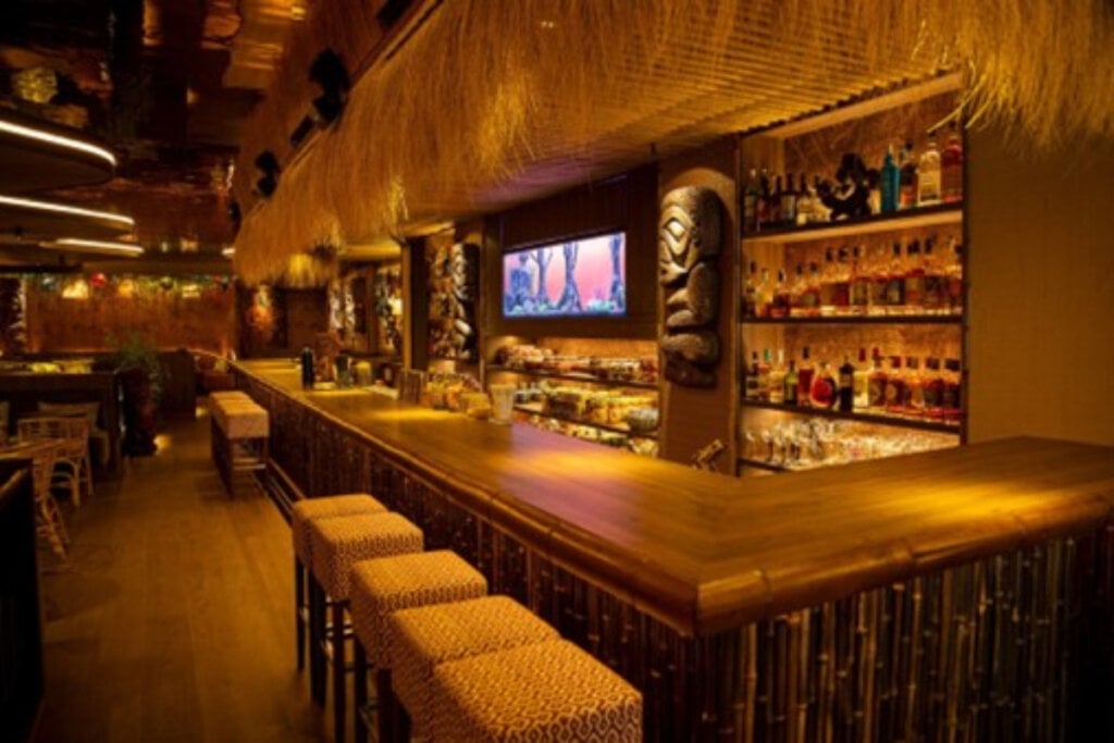 O bar tiki Kahala é o destaque da coquetelaria em Barcelona (Imagem: Divulgação | Simón Pacielo)