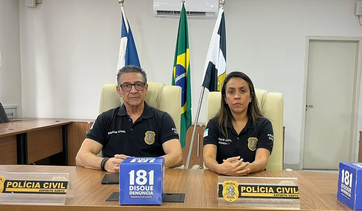 O delegado-geral da PCES, José Darcy Arruda, e a adjunta da Delegacia Especializada de Proteção à Criança e ao Adolescente (DPCA), delegada Thais Cruz, e 