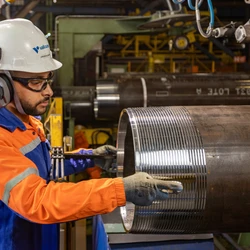 As carreiras exigem o nível médio, além de outros requisitos exigidos para as funções; além de disponibilidade para trabalhar em escala de turno e desejável vivência em linha de produção industrial
