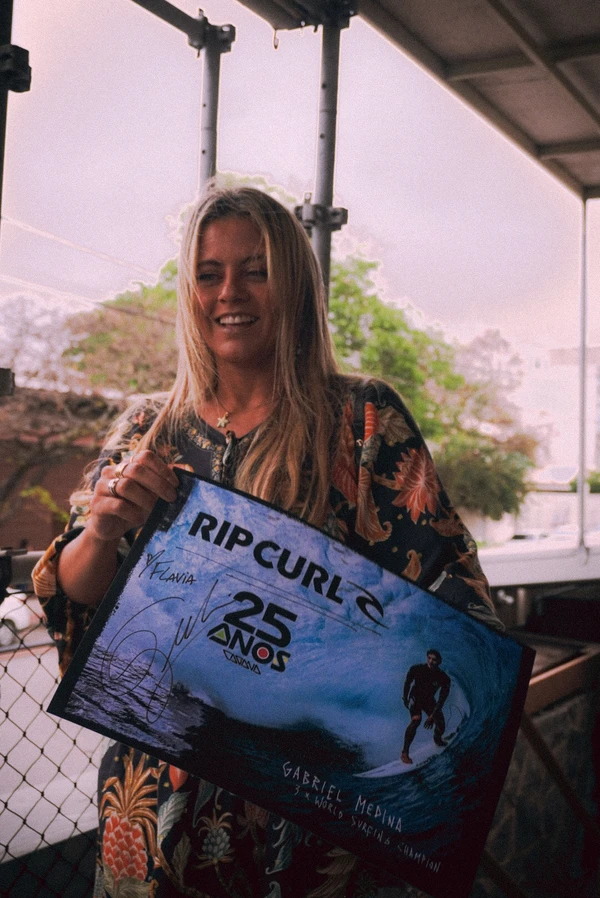 Gabriel Medina em tarde de autógrafos, em Vitória por Camila Müller