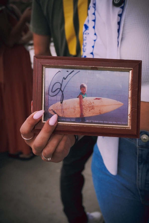 Gabriel Medina em tarde de autógrafos, em Vitória por Camila Müller