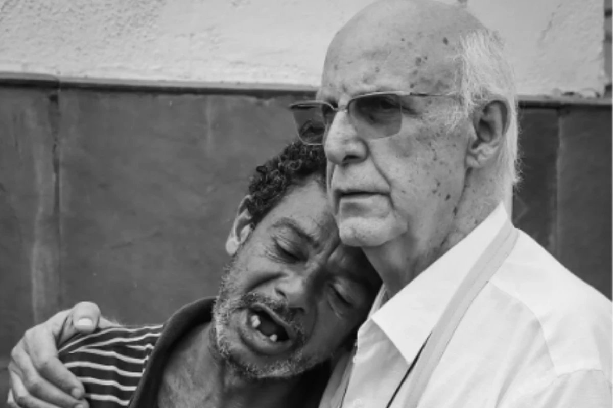 O padre Júlio Lancellotti tem uma forte trajetória pastoral e humanitária