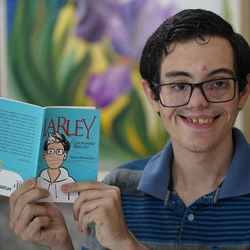 Morador de Cariacica, Iarley já passou por 20 cirurgias e constrói a própria história com resiliência e determinação; jovem ainda realiza palestras sobre o combate bullying e cyberbullying