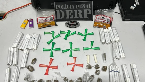 Durante fiscalização em coletivos do Sistema Transcol, agentes encontraram 68 porções de maconha e cocaína; apenas um detento foi identificado com entorpecentes