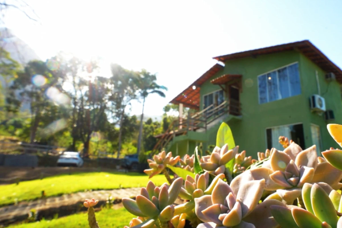 A dica de hospedagem é o Chalé São João, na localidade de São Vicente