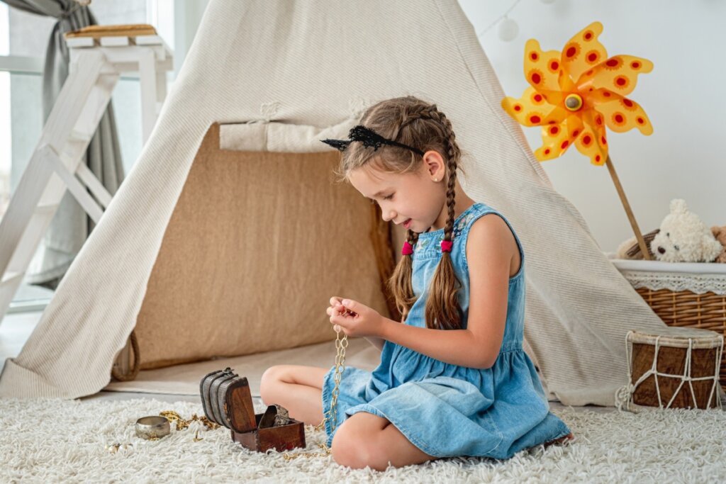 Brinquedos que estimulam o lado sensorial são ótimas opções (Imagem: Tatyana Vyc | Shutterstock) 