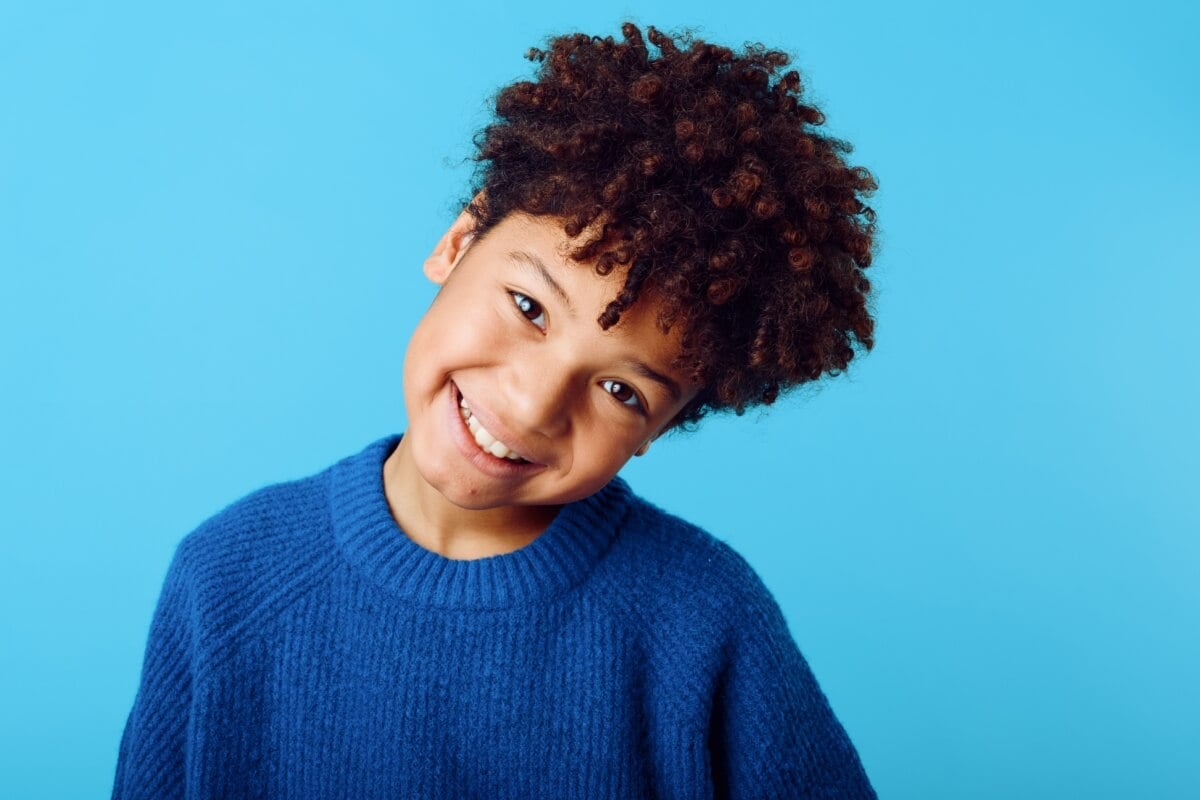 O Dia das Crianças pode ser uma oportunidade de renovar o corte de cabelo dos pequenos (Imagem: ShotPrime Studio | Shutterstock) 