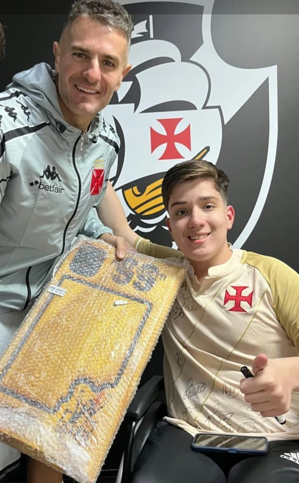 Gabriel Fernandes, de 13 anos, visita vestiário do Vasco e conhece jogadores por Arquivo pessoal