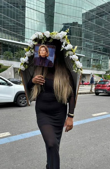 Debora 'Bloco' reúne fãs de 'Vale Tudo' no Rio