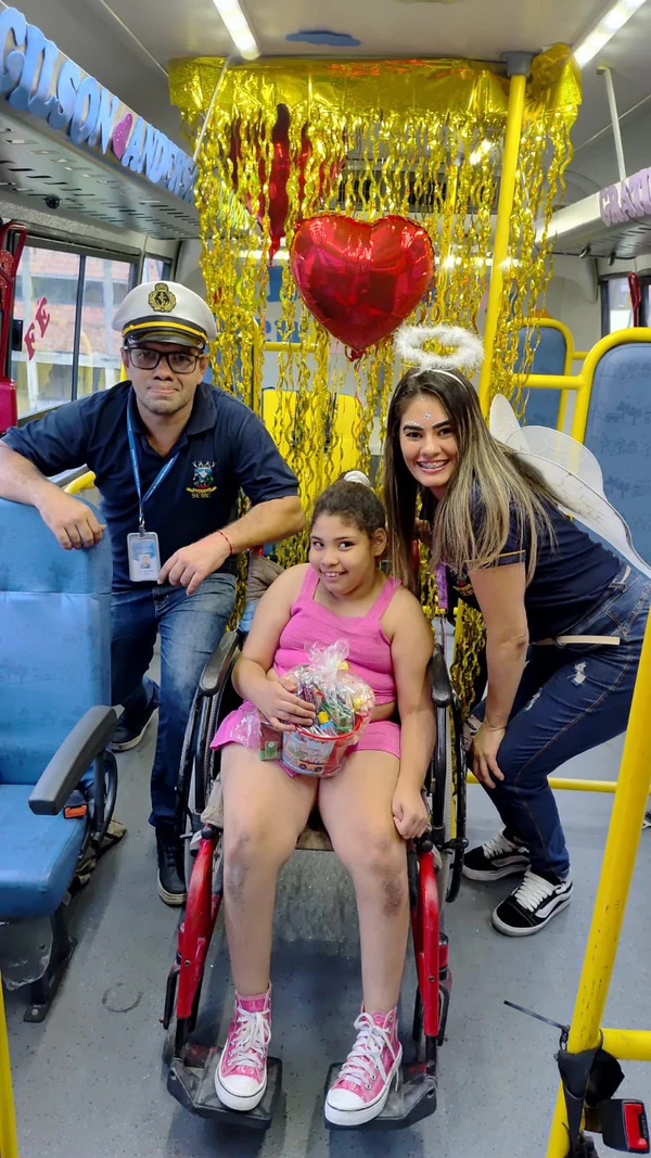 Dia das Crianças com transporte escolar decorado em Cariacica por Divulgação Prefeitura de Cariacica