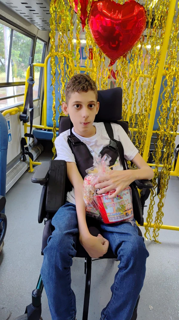 Dia das Crianças com transporte escolar decorado em Cariacica por Divulgação Prefeitura de Cariacica