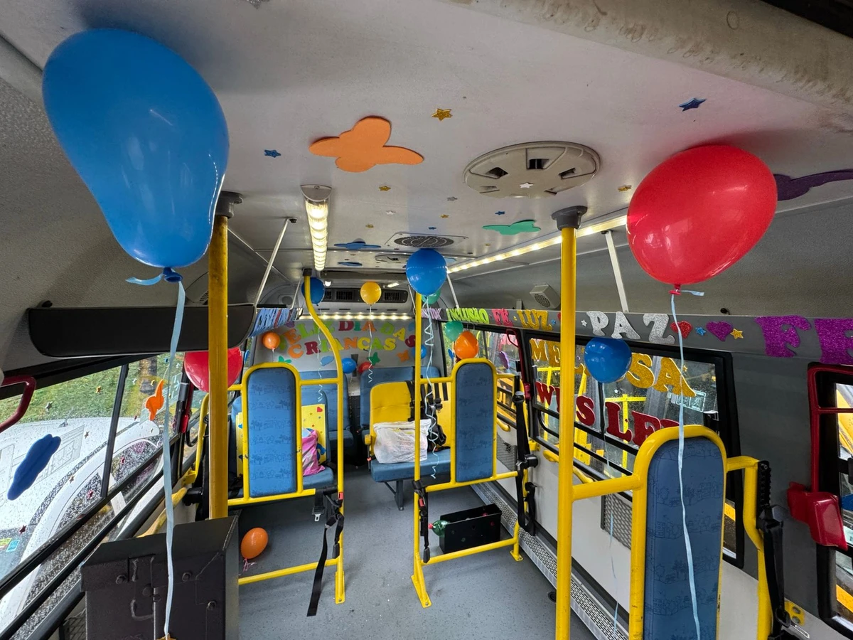 Dia das Crianças com transporte escolar decorado em Cariacica por Divulgação Prefeitura de Cariacica